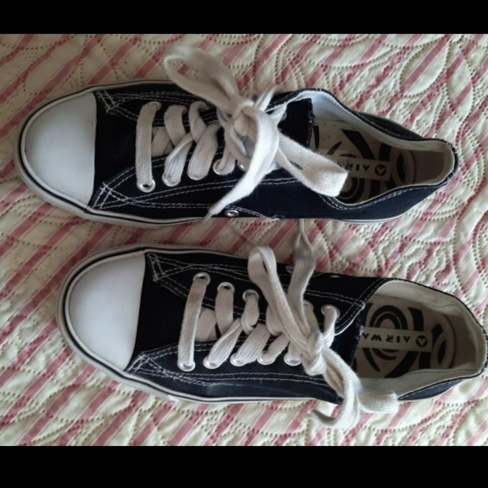 Airwalk black canvas low top classic sneakers 5.5